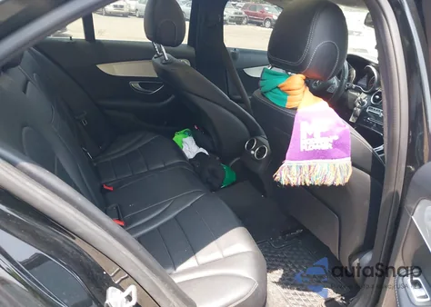 2017 Mercedes-Benz C 300 4Matic/Luxury 4Matic/Sport 4Matic z USA, uszkodzony, nr VIN 55SWF4KB3HU198387